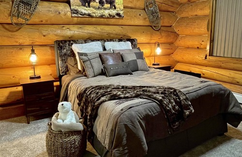Nenana Cabina | 2,500 sqft Log Lodge — a retreat between Denali and Fairbanks