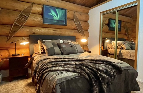 Nenana Cabina | 2,500 sqft Log Lodge — a retreat between Denali and Fairbanks