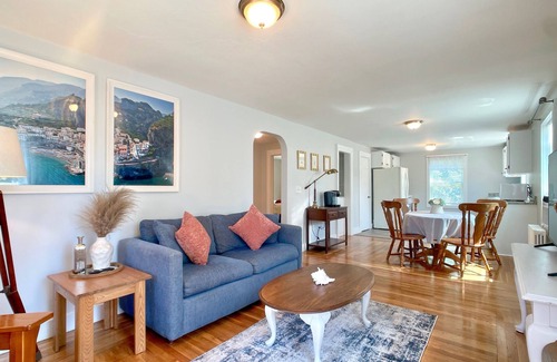 Newport East Apartamento | ~2.5mi to Beaches & Downtown Newport - Private Apartment
