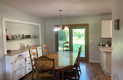 Billings Casa | 2,800 sqft large 2-bedroom house in safe sought after neighborhood with AC, WiFi