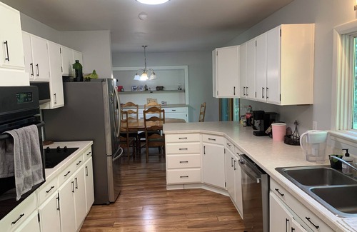 Billings Casa | 2,800 sqft large 2-bedroom house in safe sought after neighborhood with AC, WiFi