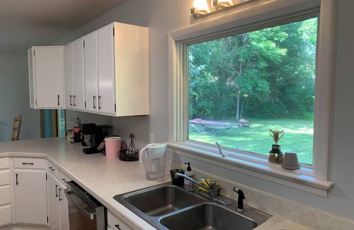 Billings Casa | 2,800 sqft large 2-bedroom house in safe sought after neighborhood with AC, WiFi