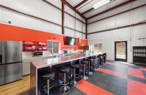 Moab South Valley Casa | 2 acre Gated Parking Lot, sleeps 16-25! hot tub, fire pit, games & entertainment