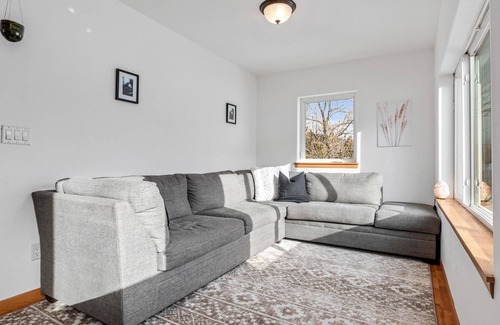 Basalt Casa | 2 Acre Remodel WalkTo Willits