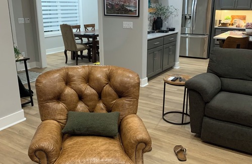 College Station Casa | 2 acres, gated 5 miles to TAMU Patio with fire pit, tv, grill, sitting area