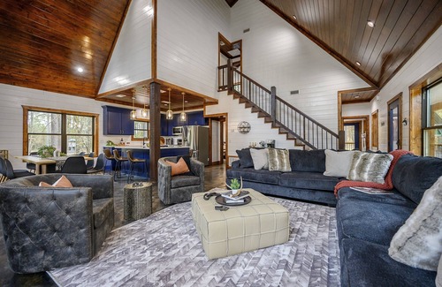 Broken Bow Cabina | 2 Adjacent Cabins Sleeps 28 w/Playsets+Bunks+Slide