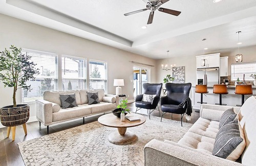 Meridian Casa | 2 Adjacent Modern Homes Great Central Location