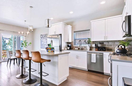 Meridian Casa | 2 Adjacent Modern Homes Great Central Location