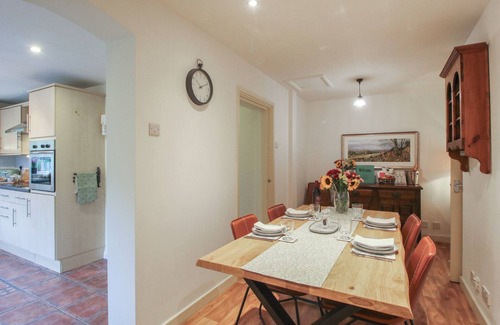Chirk Bank Casa | 2 AQUEDUCT COTTAGES, pet friendly, character holiday cottage in Chirk
