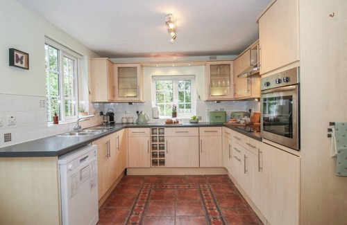Chirk Bank Casa | 2 AQUEDUCT COTTAGES, pet friendly, character holiday cottage in Chirk