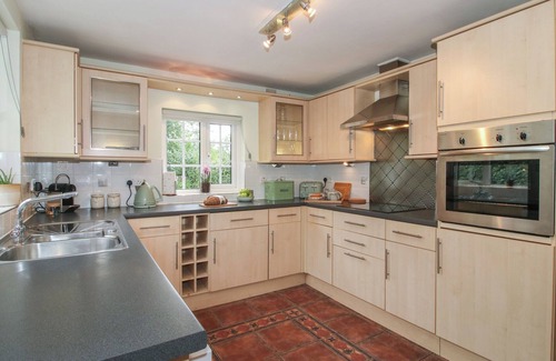 Chirk Bank Casa | 2 AQUEDUCT COTTAGES, pet friendly, character holiday cottage in Chirk