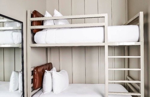 East Nashville Hotel | 2 Artistic Boutique Rooms for Families – Explore Vibrant East Nashville!