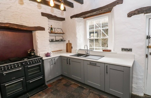 Dinas Cross Cabaña | 2 ASHGROVE, pet friendly, character holiday cottage in Dinas Cross