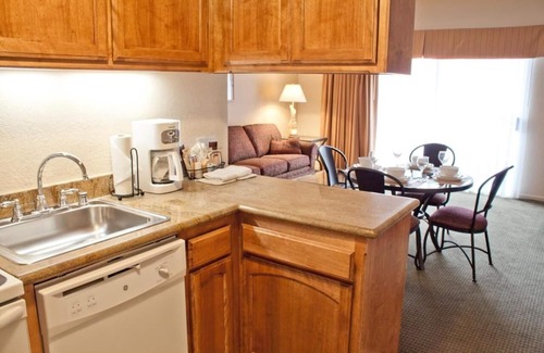 Avila Beach Hotel | 2 Avila Beach Rooms w/ Pool, Free Parking + Full Kitchen & Balcony