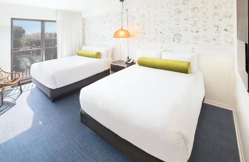 Venice Hotel | 2 Balcony Rooms w/ City View | Rooftop | Beach Vibe | Free Breakfast Daily