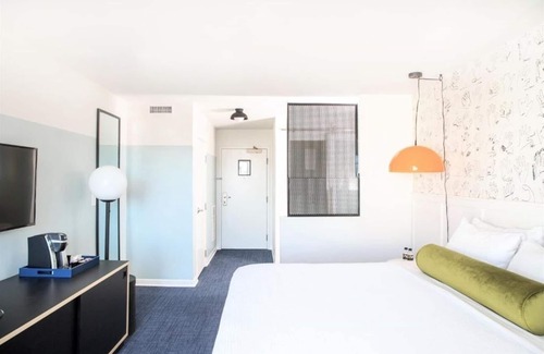 Venice Hotel | 2 Balcony Rooms w/ City View | Rooftop | Beach Vibe | Free Breakfast Daily
