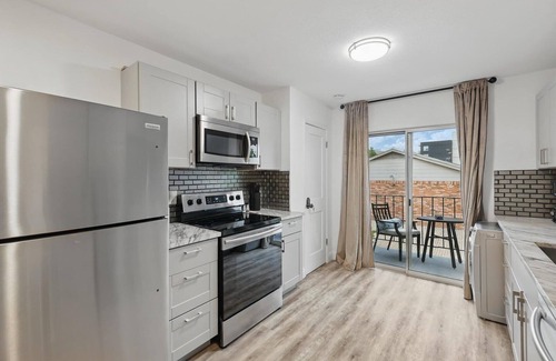 Vickery Meadow Apartamento | 2-BD/2-BA Apartment w Pool & Patio (30+ days)