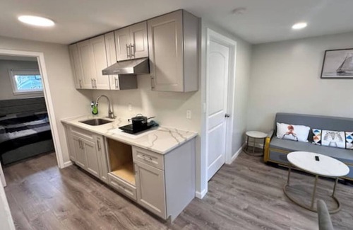 Thomaston Casa | 2 Bd 2 Ba Unit laundry &kitchen