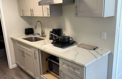 Thomaston Casa | 2 Bd 2 Ba Unit laundry &kitchen