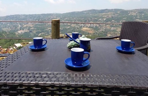 Kfardebian Apartamento | 2 BD Chalet in Redrock with patio and garden