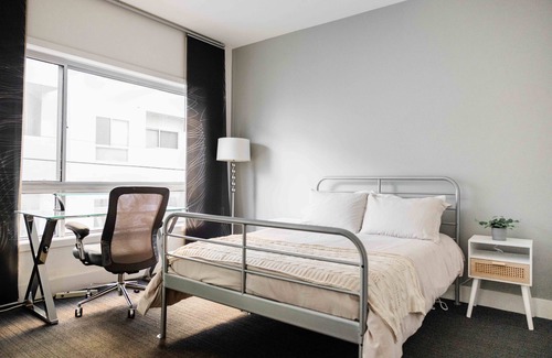 West Los Angeles Condominio | 2 BD Condo - Great Food - Close to UCLA + Samo