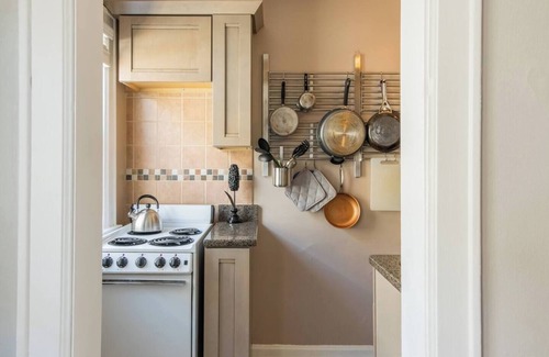 West Plaza Apartamento | 2 Bd Condo on the Plaza! | 2