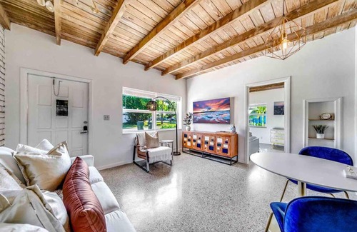 Del-Ida Park Historic District Casa | 2 BD Delray Beach Cottage walk to The Ave & beach