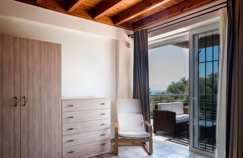 Gargaliani Villa | Villa de 2 bd, admite mascotas en Messinia con vistas al mar. Ideal para familias y tranquilo.