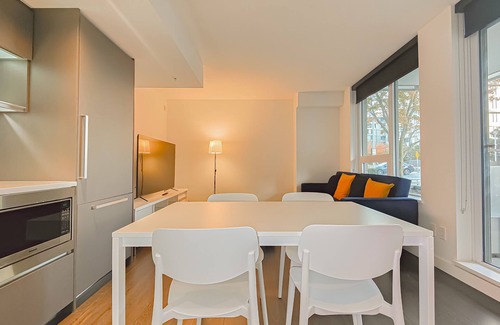 Golden Village Apartamento | 2-BDR&2-Bath | 850sq.ft | AC | Free WiFi & Parking | Quiet Neighbor