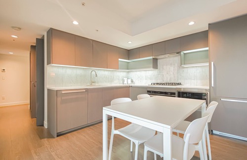 Golden Village Apartamento | 2-BDR&2-Bath | 850sq.ft | AC | Free WiFi & Parking | Quiet Neighbor