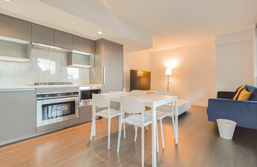 Golden Village Apartamento | 2-BDR&2-Bath | 850sq.ft | AC | Free WiFi & Parking | Quiet Neighbor