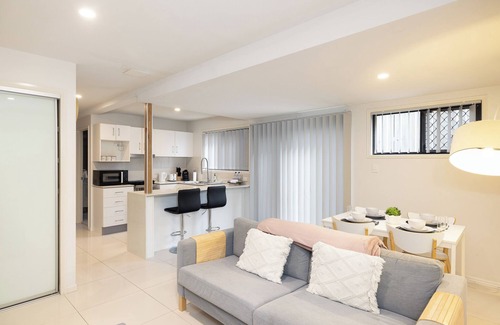 Sunnybank Apartamento | 2 Bdr Apt! Train! Parking! Restaurants! 2144D2