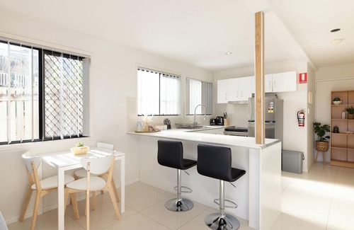 Sunnybank Apartamento | 2 Bdr Apt! Train! Parking! Restaurants! 3144D2