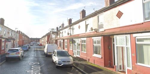 Warrington Casa | 2 BDR House By Eason Stays Short Lets & Serviced Accommodation Warrington With Free Wifi