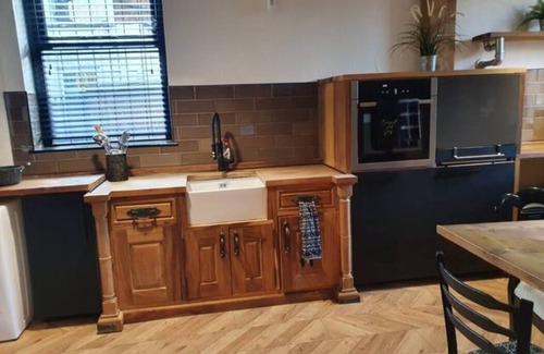 Rochdale Casa | 2 BDR House - Ideal for Short Breaks & Contractors