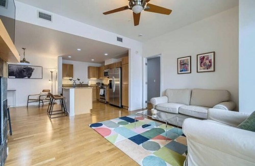 Central Boulder Apartamento | 2-BDR Retreat with Rooftop Pool & Gym
