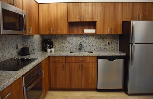 Mid Beach Hotel | 2 BDR Suite w/ Balcony, Full kitchen, Pool & Beach Access