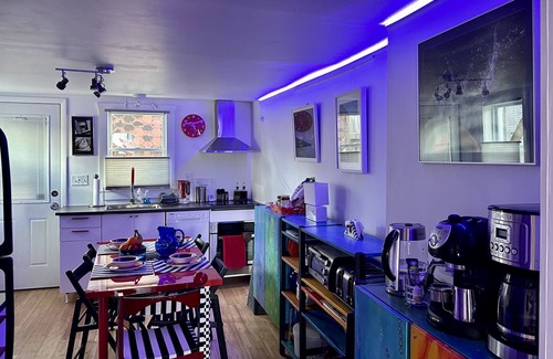 East Allegheny Apartamento | 2 Bdrm Artsy Apt in a Historical Bldg, 1.1 mi from Downtown