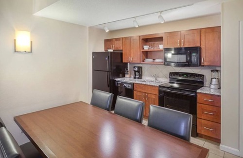 The Point Complejo | 2 bdrm Club Wyndham Long Wharf;10 min walk to Newport Boat Show; parking incl.