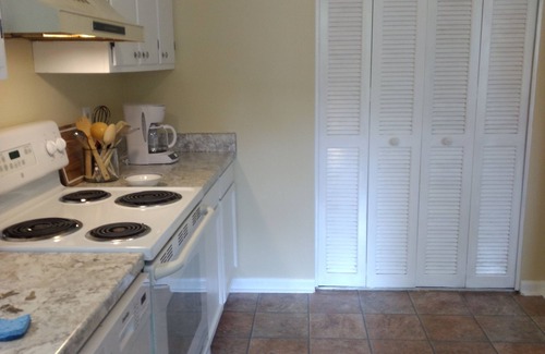 Rosewood Condominio | 2 Bdrm Condo w/in 10 min from USC, Downtown Columbia, Ft Jackson, VA hospital