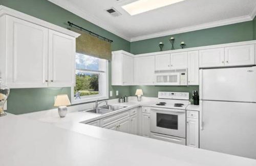 Carolina Forest Apartamento | 2-Bdrm condo with designated remote work area/pool