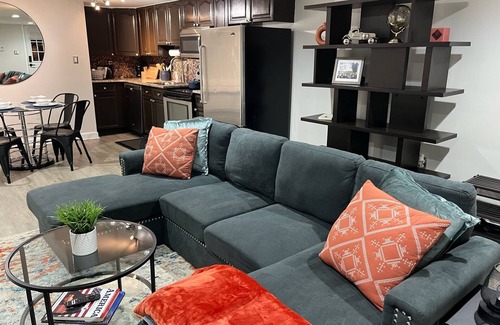 Bloomingdale Apartamento | 2 bdrm ENG BSMT apartment in dcs historical neighborhood Bloomingdale