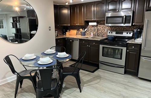 Bloomingdale Apartamento | 2 bdrm ENG BSMT apartment in dcs historical neighborhood Bloomingdale
