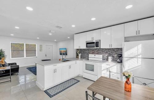 Hallandale Beach Casa | 2 Bdrm Modern House Mins From Beach & Casino Hb1