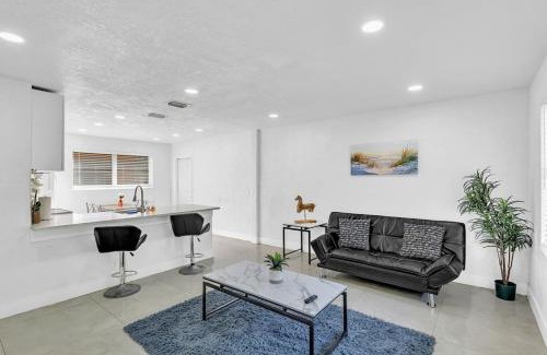 Hallandale Beach Casa | 2 Bdrm Modern House Mins From Beach & Casino Hb1