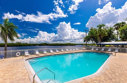Ruskin Condominio | Waterfront Lovely Newly Home Home 2b. 1.5b. 420, Bahia Beach, Tampa Bay