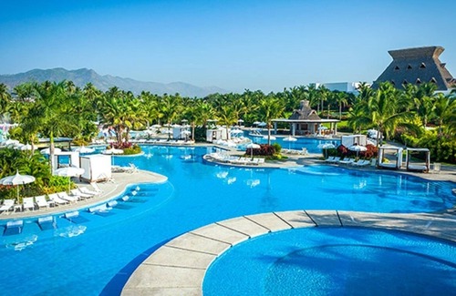 Granjas del Marqués Apartamento | 2 Bdrm Suite w/ Kitchenette on the Beach in Acapulco