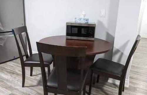 East Credit Casa | 2 Bdroom Apartment near UTM, Square 1 and Airport