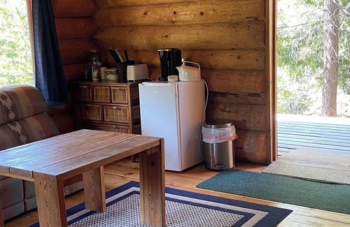 Tatlayoko Lake Cabina | #2 Beautiful modern log cabin in Tatlayoko Valley with an amazing view.