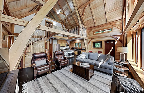 Franklin Casa | 2 beautifully designed, off-the-grid homes with amazing lakefront views & access